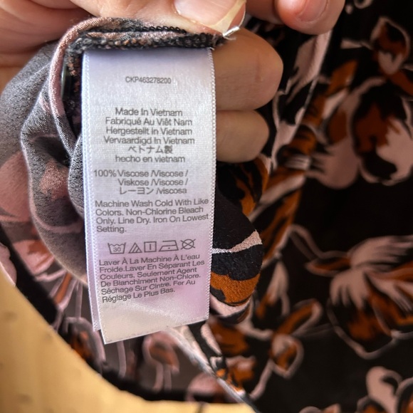 Madewell Floral Black Boxy Top Size Medium Relaxed Fit 100% viscose - Picture 9 of 12